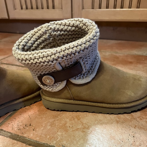 Uggs - Picture 1 of 4